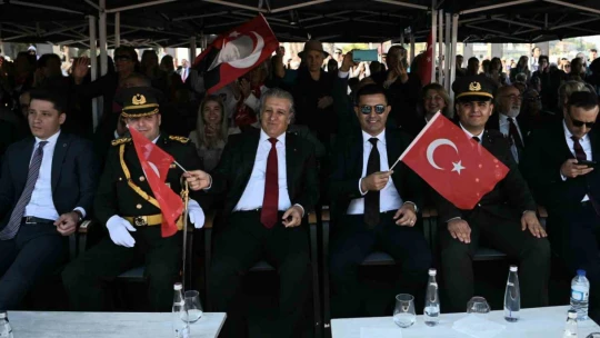 Kuşadası'nda Cumhuriyet Bayramı coşkuyla kutlandı