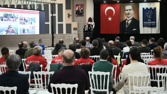 Kuşadası'nda deprem paneli düzenlendi