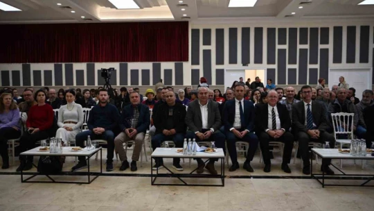 Kuşadası'nda deprem paneli düzenlendi