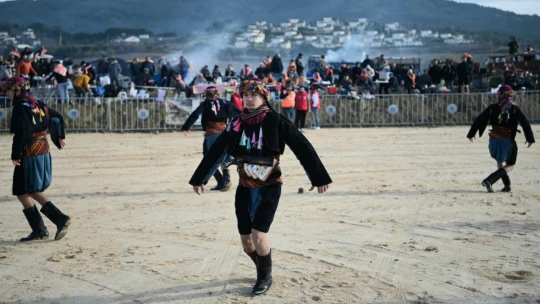 Kuşadası'nda deve güreşi festivali renkli görüntülere sahne oldu