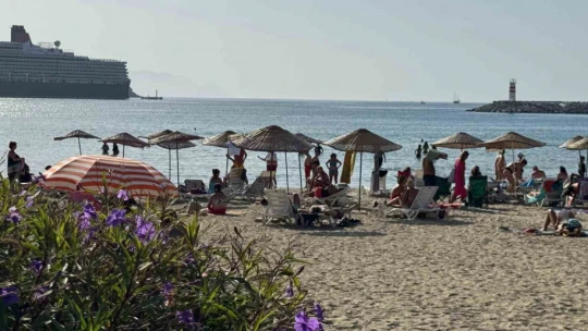 Kuşadası'nda Ekim'de deniz keyfi