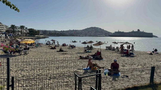 Kuşadası'nda Ekim'de deniz keyfi