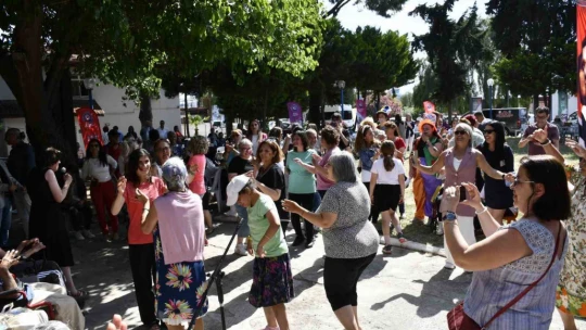 Kuşadası'nda Engelliler Haftası için renkli kutlama