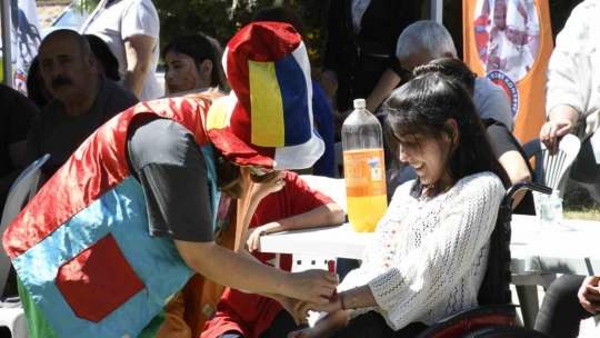 Kuşadası'nda Engelliler Haftası için renkli kutlama