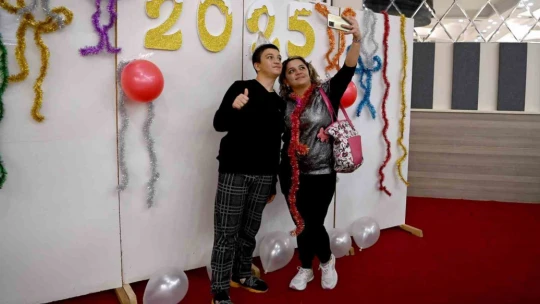 Kuşadası'nda engelsiz yeni yıl partisi