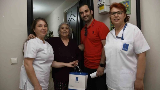 Kuşadası'nda erken Anneler Günü sürprizi