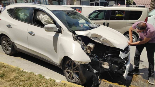 Kuşadası'nda freni tutmayan araç kazaya neden oldu: 5 yaralı