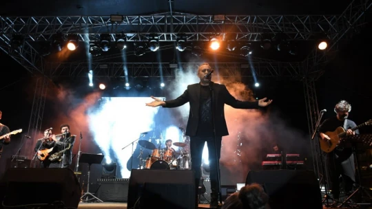 Kuşadası'nda Haluk Levent Rüzgârı