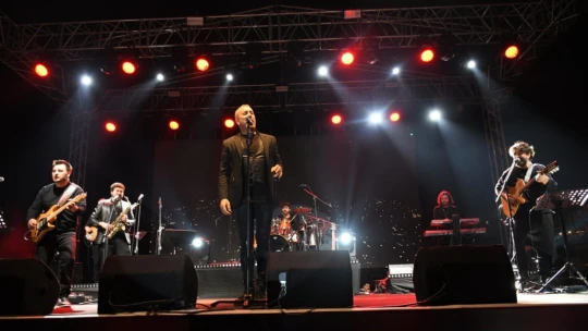 Kuşadası'nda Haluk Levent Rüzgârı