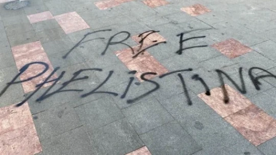 Kuşadası'nda İsrail'i sprey boyalarla protesto ettiler