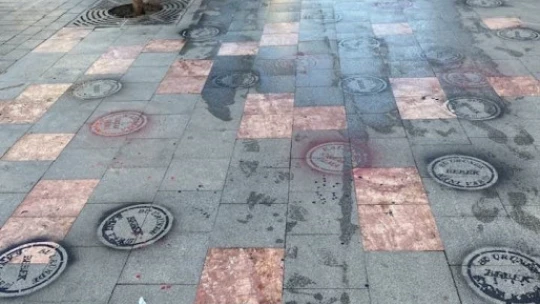Kuşadası'nda İsrail'i sprey boyalarla protesto ettiler