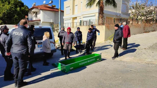 Kuşadası'nda kaldırımda yere yığılan zihinsel engelli şahıs hayatını kaybetti