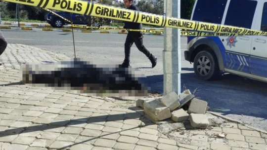 Kuşadası'nda kaldırımda yere yığılan zihinsel engelli şahıs hayatını kaybetti