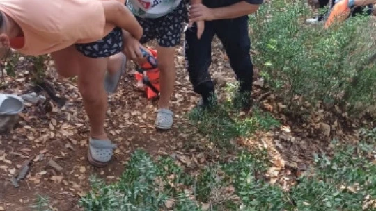 Kuşadası'nda kayalık bölgeye düşen şahıs yaralandı