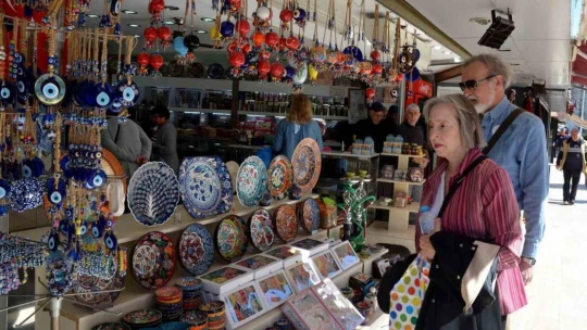 Kuşadası'nda kruvaziyer bereketi yaşanıyor