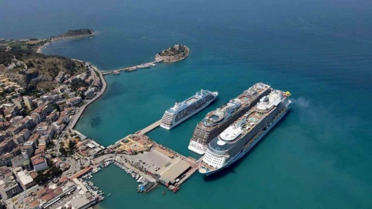 Kuşadası'nda kruvaziyer bereketi yaşanıyor