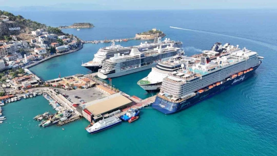 Kuşadası'nda kruvaziyer bereketi Ekim ayında da devam ediyor