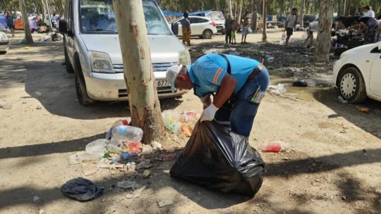 Kuşadası'nda Kurban Bayramı tatilinin ilk 5 gününde 1645 ton çöp toplandı