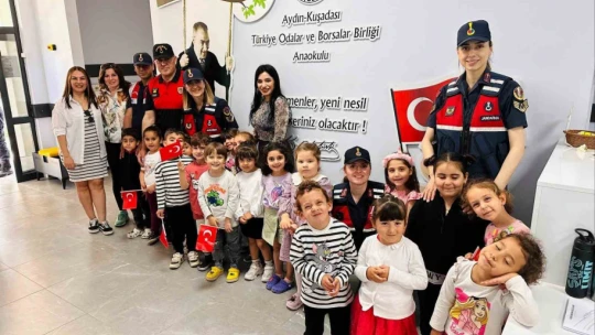 Kuşadası'nda minik öğrencilere jandarma tanıtıldı