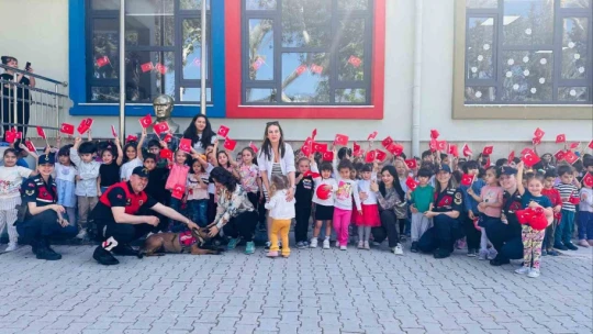Kuşadası'nda minik öğrencilere jandarma tanıtıldı