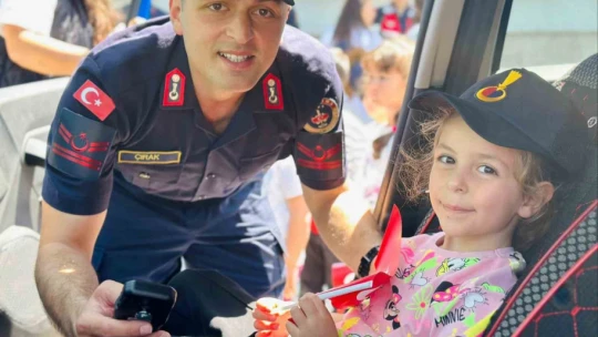 Kuşadası'nda minik öğrencilere jandarma tanıtıldı