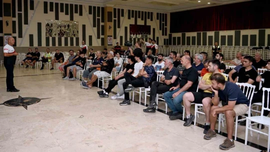 Kuşadası'nda motosiklet tutkunlarına ileri ve güvenli sürüş eğitimi verildi