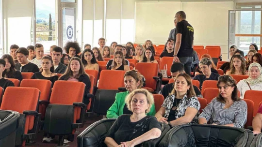 Kuşadası'nda Narko Gençlik ve Narkorehber eğitimleri düzenlendi