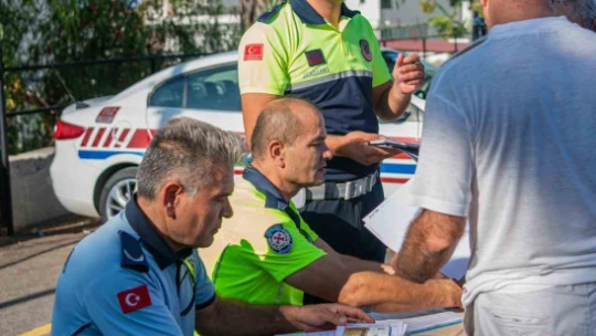 Kuşadası'nda okul servisleri denetlendi