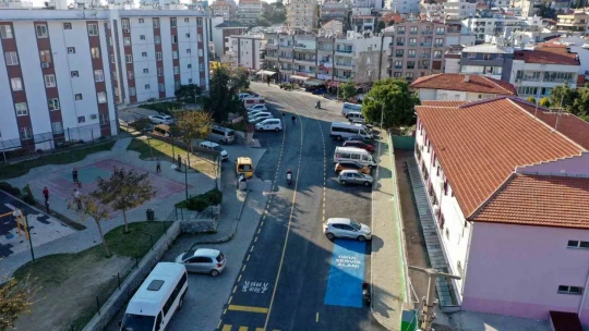 Kuşadası'nda okul yolları güvenli hale getiriliyor