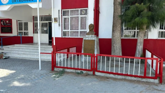 Kuşadası'nda okullar Denetimli Serbestlik iş birliğiyle yenilendi