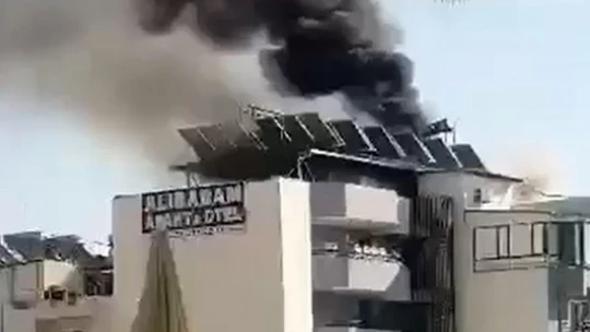 Kuşadası'nda otelin çatı katında yangın paniği