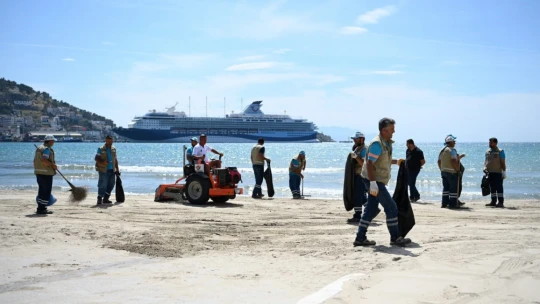 Kuşadası'nda plajlar sezona hazırlandı