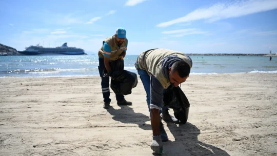 Kuşadası'nda plajlar sezona hazırlandı