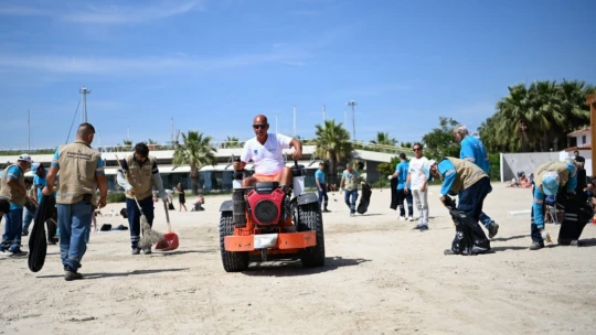 Kuşadası'nda plajlar sezona hazırlandı