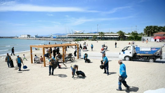 Kuşadası'nda plajlar sezona hazırlandı