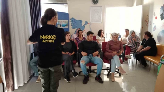 Kuşadası'nda sağlık çalışanlarına 'Narkorehber' eğitimi verildi
