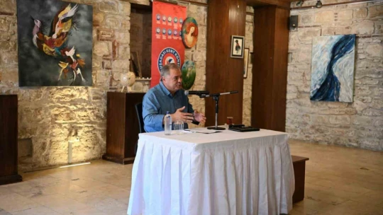 Kuşadası'nda sanat galerisinin son konuğu eski bakan Yalova oldu
