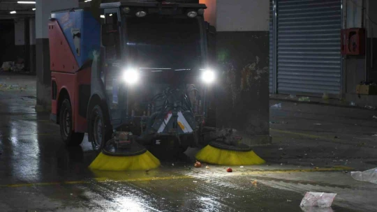 Kuşadası'nda semt pazarları ardından temizlik seferberliği