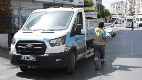 Kuşadası'nda temizlik çalışmaları sürüyor
