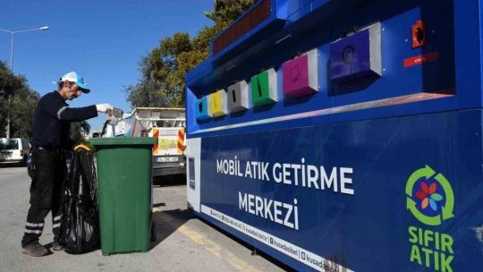 Kuşadası'nda temizlik çalışmaları sürüyor