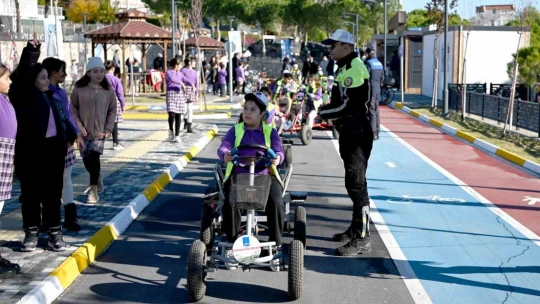 Kuşadası'nda trafik ve eğitim parkı ilk misafirlerini ağırladı