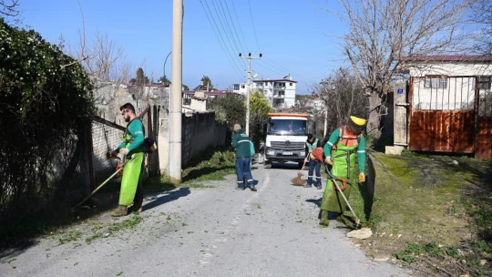 Kuşadası'nda tüm mahallelere eşit ve kaliteli hizmet gidiyor