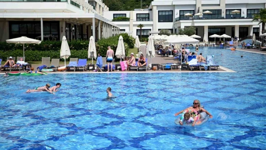 Kuşadası'nda turizmcinin yüzü gülüyor