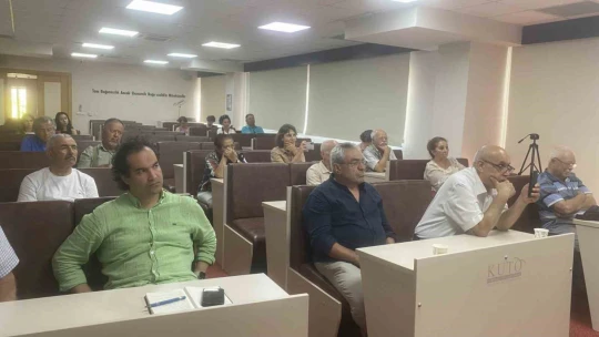 Kuşadası'nda Türk Kültürü Konferansı yoğun ilgi gördü