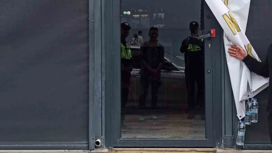 Kuşadası'nda uzun namlulu silahlarla ateş açılan işletme mühürlendi