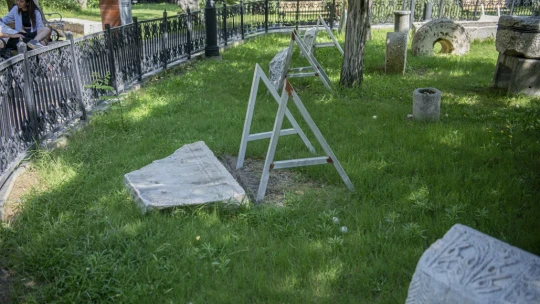 Kuşadası'nda vandalların son hedefi arkeolojik eserler oldu