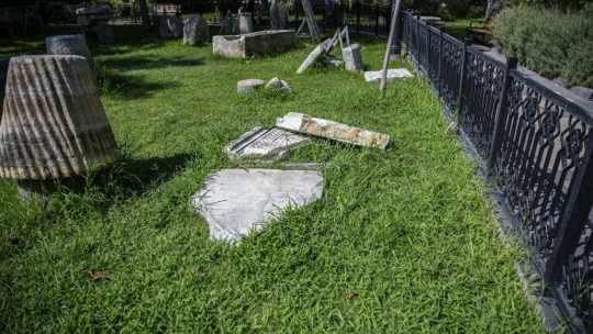 Kuşadası'nda vandalların son hedefi arkeolojik eserler oldu