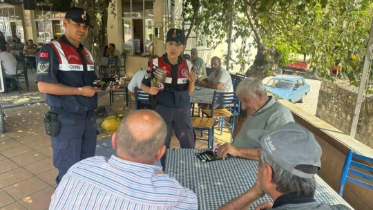 Kuşadası'nda vatandaşlara Jandarmadan bilgilendirme