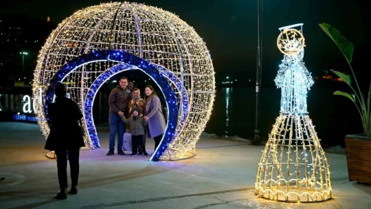 Kuşadası'nda yeni yıl kutlamaları başladı
