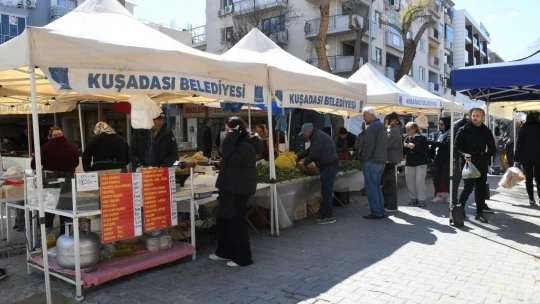 Kuşadası'nda yerel üretici pazarı büyük ilgi görüyor
